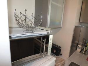 a bowl on top of a microwave in a kitchen at LE GREY-JARDIN DES PLANTES-CENTRE DES CONGRES in Angers +15 photos