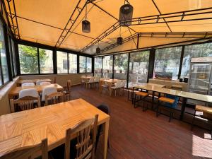 Restaurace v ubytování Villa Pasha Tirana + 17 fotografií