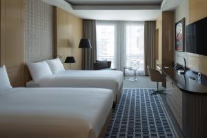 TV a/nebo společenská místnost v ubytování Skopje Marriott Hotel