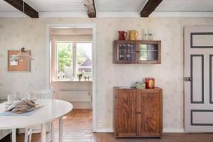 Köök või kööginurk majutusasutuses Idylliskt hus med havsutsikt