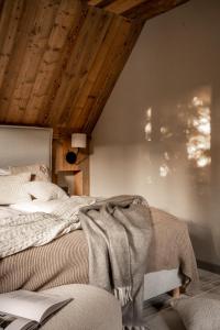 Posteľ alebo postele v izbe v ubytovaní Chalet V11 by Villa 11 Folk & Design