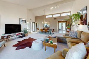 Seating area sa Rancho Mirage Condo