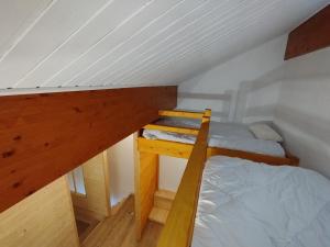 Cocon Alpin - Praz de Lys Sommand客房内的一张或多张床位