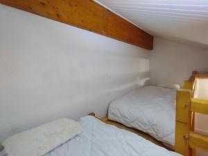 Cocon Alpin - Praz de Lys Sommand客房内的一张或多张床位