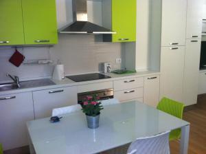 A kitchen or kitchenette at Tempo Di Sole con Serv Spiaggia