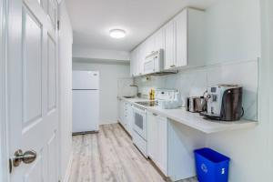 A kitchen or kitchenette at A peaceful place in pickering