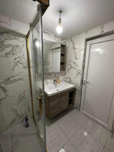 a bathroom with a sink and a shower at Vila Bate Bole 