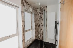 a bathroom with a shower with a glass door at Central, Large 4 double bedroom house in Leicester