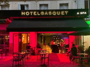Budova, v ktorej sa hotel nachádza