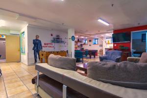 Posezení v ubytování NY Moore Hostel