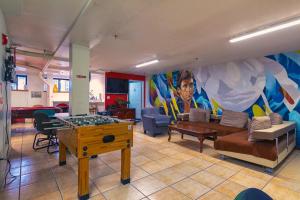 Posezení v ubytování NY Moore Hostel