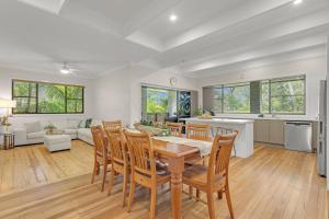 a kitchen and dining room with a table and chairs at Husky Days in Huskisson