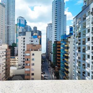 a view of a city with tall buildings at Apartamento Pertinho da Praia, faça tudo a pé! in Balneário Camboriú