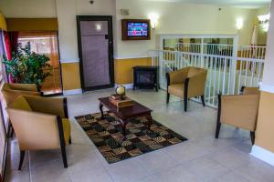 Гостиная зона в Fort Lauderdale Beach Resort by Vacatia