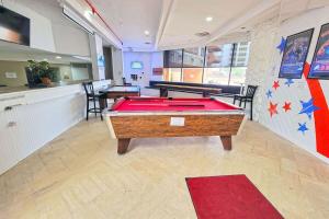 Бильярд в Fort Lauderdale Beach Resort by Vacatia