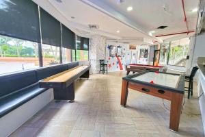Бильярд в Fort Lauderdale Beach Resort by Vacatia