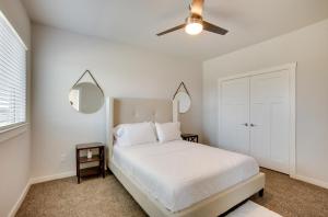 Katil atau katil-katil dalam bilik di New-Build College Station Home about 6 Mi to Texas AandM
