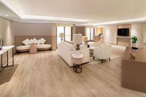 TV a/nebo společenská místnost v ubytování Sheraton Abu Dhabi Hotel & Resort