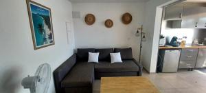 Cucina o angolo cottura di Appartement neuf a 150 metres de la mer wifi