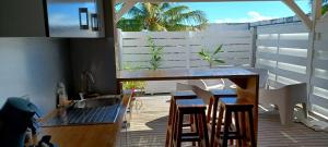 Balcone o terrazza di Appartement neuf a 150 metres de la mer wifi