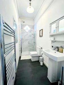 a bathroom with a sink and a shower and a toilet at Marine Parade House F4 Next to Dover Port, White Cliffs, Beach, Castle in Dover