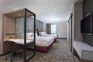 Postel nebo postele na pokoji v ubytování SpringHill Suites by Marriott Denver West/Golden