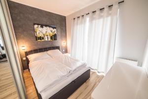 Cama ou camas em um quarto em Silver One Apartments