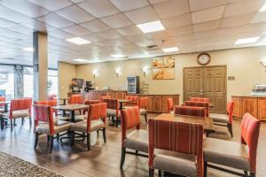 a restaurant with tables and chairs and a clock on the wall at Comfort Inn Grantsville-Deep Creek Lake in Grantsville