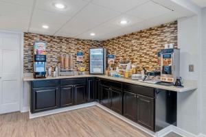 a kitchen with a counter with a drink dispenser and a vending machine at Clarion Pointe in Jasper