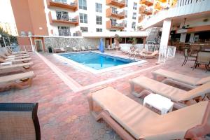 Бассейн в Fort Lauderdale Beach Resort by Vacatia или поблизости