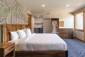 Hotel Canoe and Suites客房内的一张或多张床位