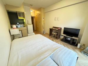 Giường trong phòng chung tại A&C STAY Shin Osaka Higashiguchi 82