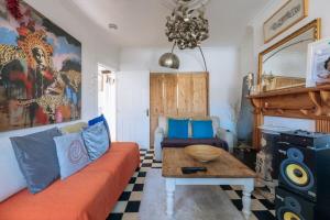 a living room with a couch and a table at Vibrant & Eclectic 3 bedroom Flat - Bedminster Bristol! in Bristol