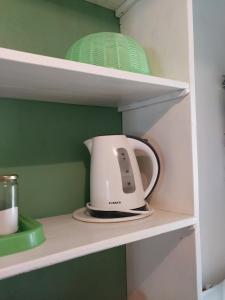 a toaster sitting on a shelf in a kitchen at La caprichosa mirador del Rio in Arroyo Seco