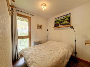 Llit o llits en una habitació de Appartement Val-d'Isère, 3 pièces, 6 personnes - FR-1-518-147