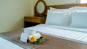Postel nebo postele na pokoji v ubytování Bombo DaLat Hotel