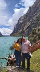 a man and woman standing in front of a lake at Posada Shumac Ñahui baño privado y ducha caliente in Huaraz