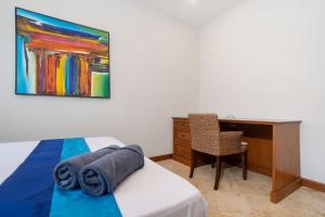 Postel nebo postele na pokoji v ubytování Sanook dream villas Nai Harn Beach