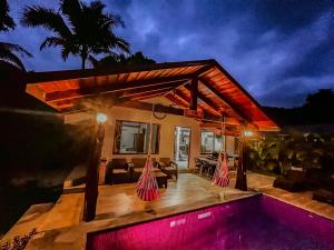 a villa with a swimming pool and a house at Casa Los Ninos in Sámara