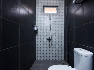 Koupelna v ubytování RAP Hotel Balige