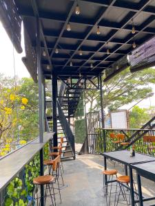 Balkon oz. terasa v nastanitvi DJURAGAN KAMAR SUHAT