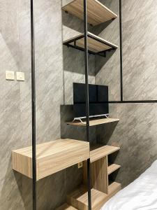 TV a/nebo společenská místnost v ubytování DJURAGAN KAMAR SUHAT
