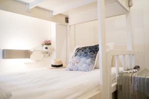 Qilombo Hostel Silom - HQ客房内的一张或多张床位