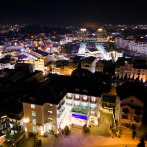 Nespecifikovaný výhled na destinaci Dalat nebo výhled na město při pohledu z hotelu