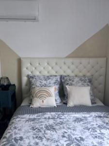 Rúm í herbergi á Maison vue mer chaleureuse et confortable