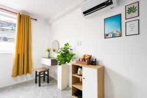 TV a/nebo společenská místnost v ubytování Planet Saigon Hotel