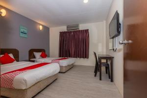 OYO 90893 Hotel 68 Kampung Lapanにあるベッド