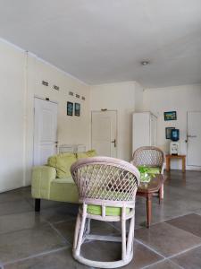 Area tempat duduk di The Garden Family Guest House powered by Cocotel