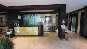 Lobbyen eller receptionen på MP Hotel Kelapa Gading