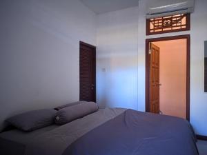 Postel nebo postele na pokoji v ubytování K'Ajeng Cottage